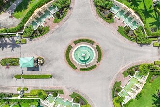 940 Cape Marco Dr in Marco Island, FL - Foto de edificio - Building Photo