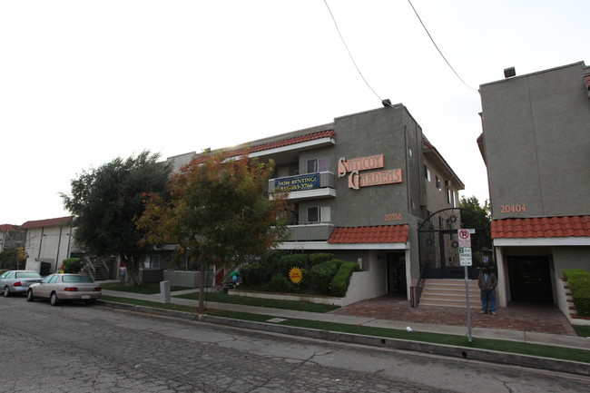 Saticoy-58 in Canoga Park, CA - Foto de edificio - Building Photo