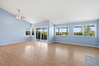 1999 Seawind Way in Oceanside, CA - Foto de edificio - Building Photo