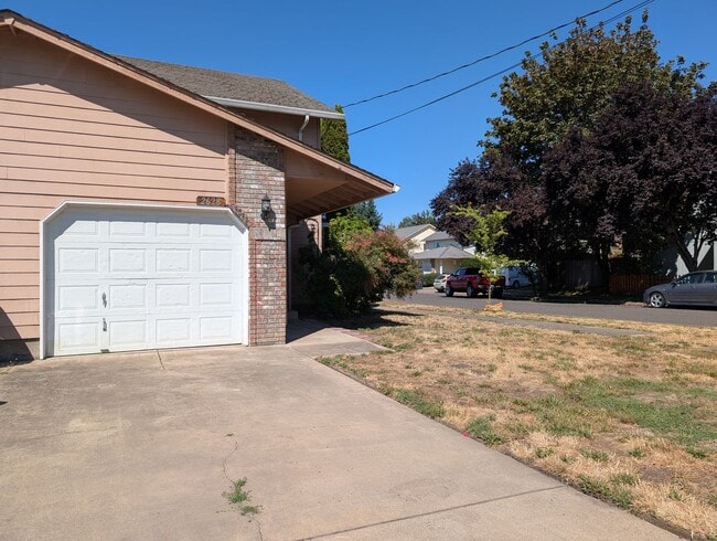 2628 Ross Ln in Eugene, OR - Building Photo - Building Photo