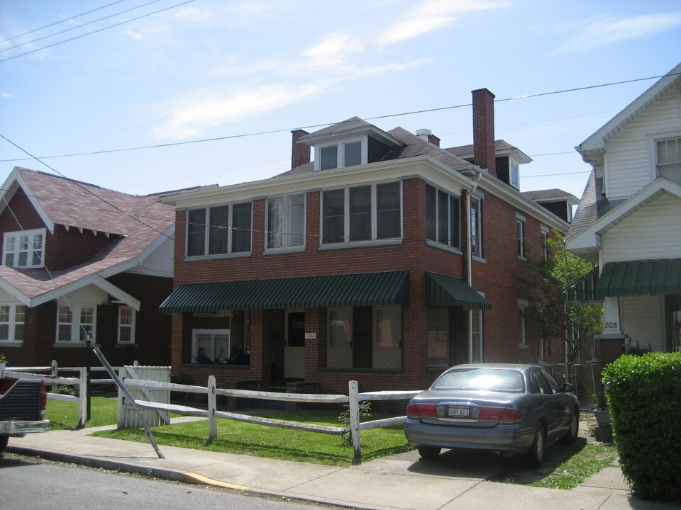 803 6th St in Charleston, WV - Building Photo