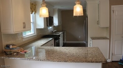44 Harvey Dr in Summit, NJ - Building Photo - Building Photo
