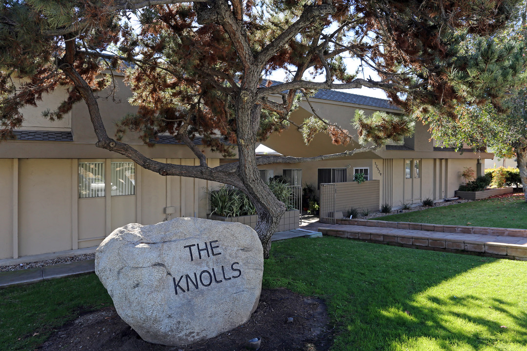 The Knolls in Poway, CA - Foto de edificio