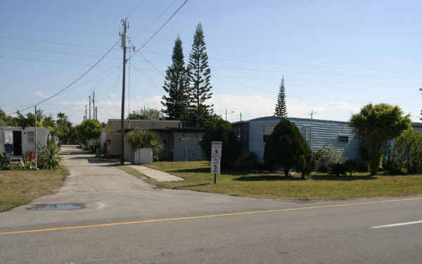 167 20th Ave in Cocoa Beach, FL - Foto de edificio