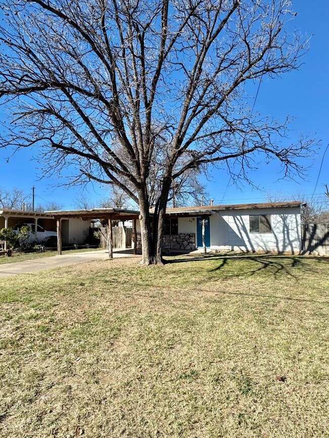 64 E 32nd St in San Angelo, TX - Building Photo - Building Photo