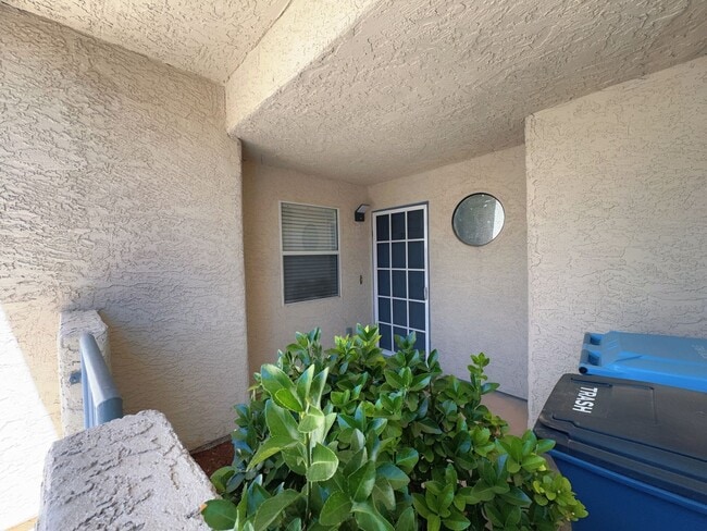 6250 W Flamingo Rd in Las Vegas, NV - Building Photo - Building Photo