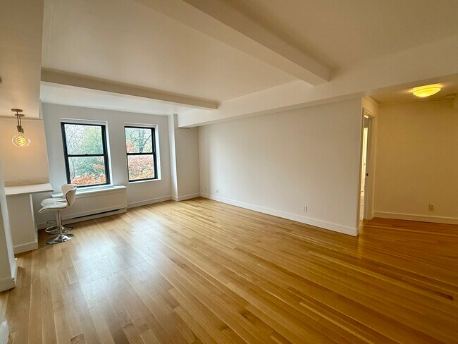 230 Riverside Dr in New York, NY - Building Photo - Building Photo