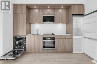 60 Central Park Roadway in Toronto, ON - Building Photo - Building Photo