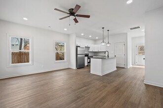 4621 Julian St in Knoxville, TN - Foto de edificio - Building Photo