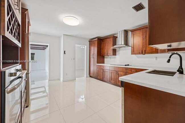 2810 NE 60th St in Fort Lauderdale, FL - Building Photo - Building Photo