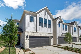 13624 Giovannis Gdn in San Antonio, TX - Building Photo