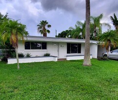 9740 NW 25th St in Sunrise, FL - Building Photo