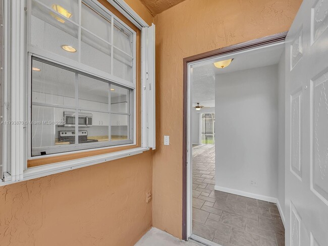 1458 Coronado Rd in Weston, FL - Building Photo - Building Photo