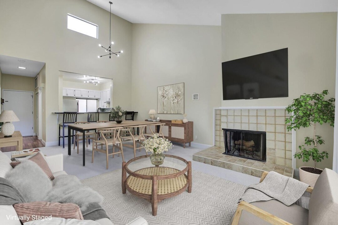 4691 Albany Cir, Unit 137 in San Jose, CA - Foto de edificio