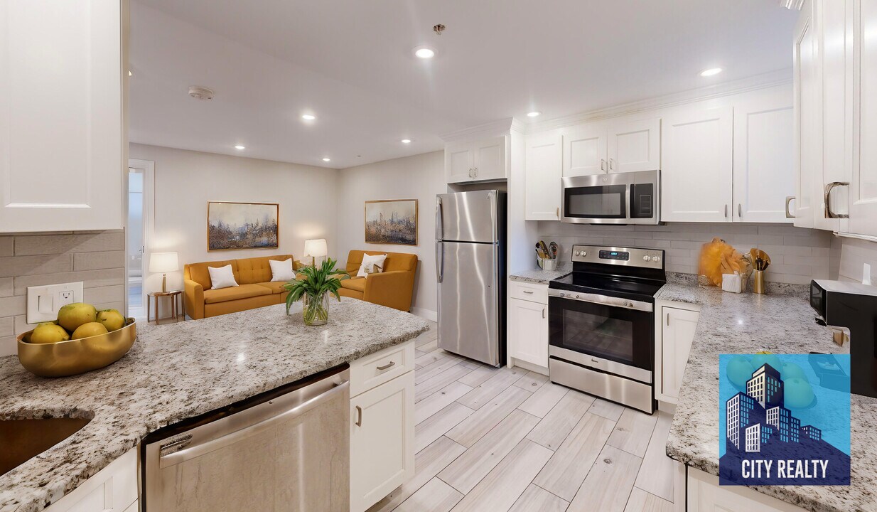 2021 Commonwealth Ave, Unit #1 in Boston, MA - Foto de edificio