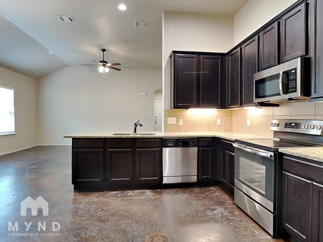 226 Kaspar Way in Canyon Lake, TX - Foto de edificio - Building Photo