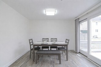 80 Broadway in North Attleboro, MA - Foto de edificio - Building Photo