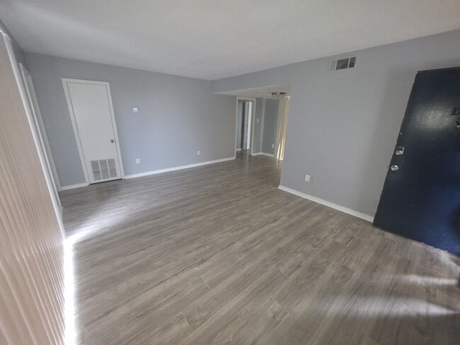 225 W McDowell Rd