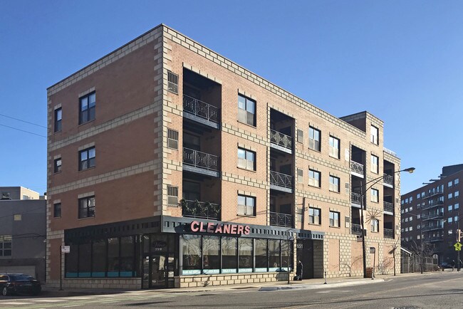 651 N Milwaukee Ave