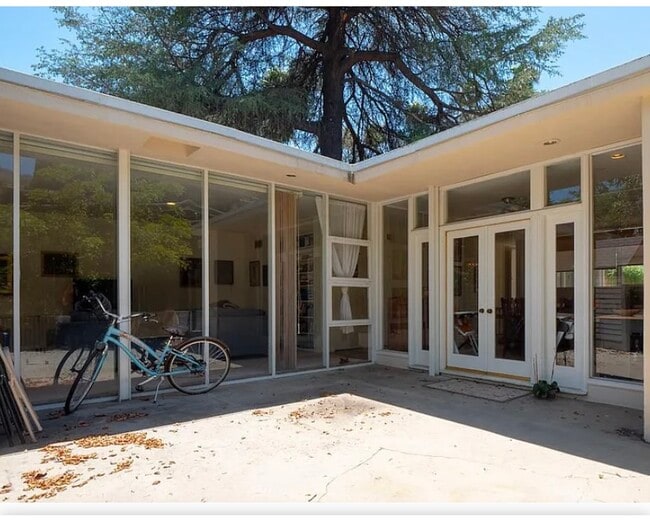 1328 N Louise St in Glendale, CA - Building Photo - Building Photo