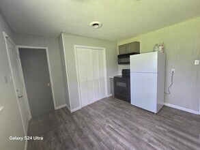 6 Louise Ln in Sauget, IL - Building Photo - Building Photo