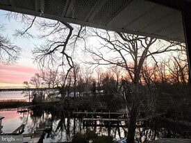 355 Sturtons Ln in Pasadena, MD - Building Photo