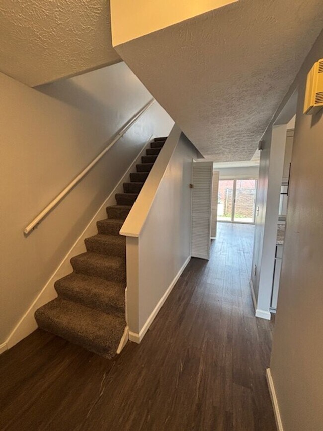 129 S Lorraine St-Unit -129 S. Lorraine St. #402 in Radcliff, KY - Foto de edificio - Building Photo