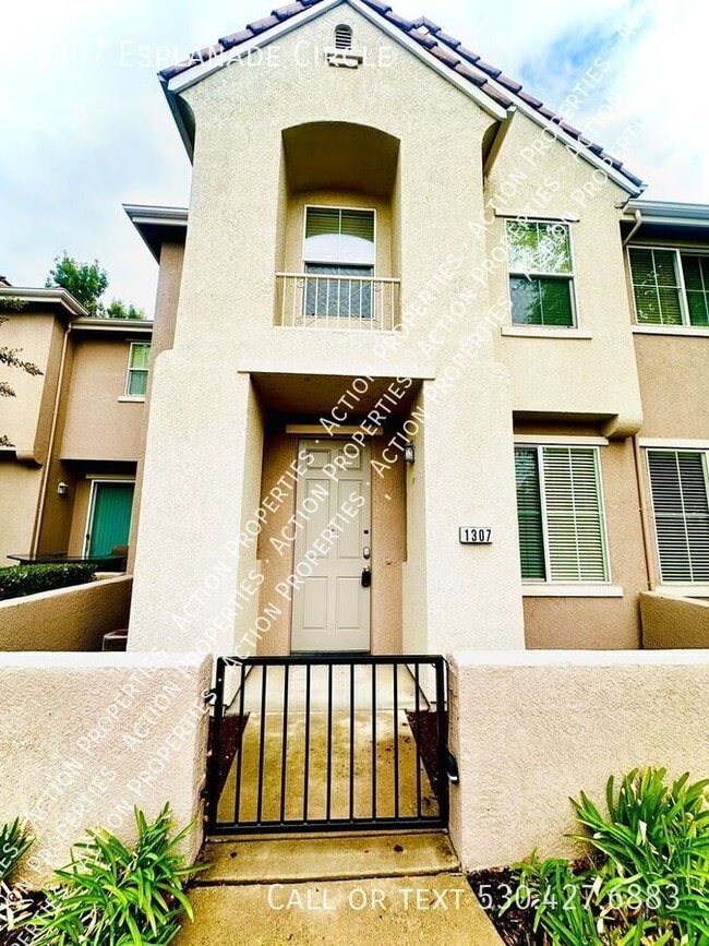 property at 1307 Esplanade Cir