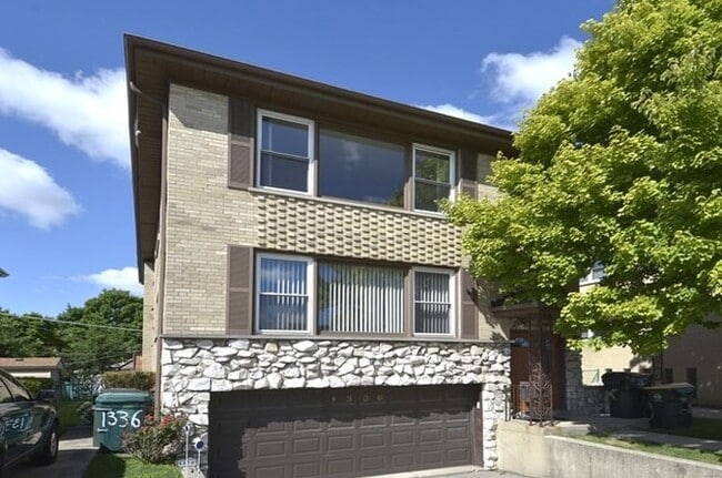 1336 N Northwest Hwy, Unit 2nd Floor in Park Ridge, IL - Foto de edificio - Building Photo