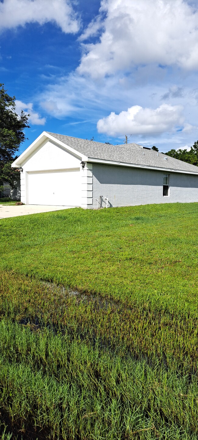 963 Husted Ave SE in Palm Bay, FL - Building Photo - Building Photo