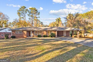 4140 Rainbow Dr in Decatur, GA - Building Photo