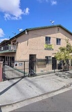 4265 S Hoover St, Unit 4 in Los Angeles, CA - Building Photo - Building Photo