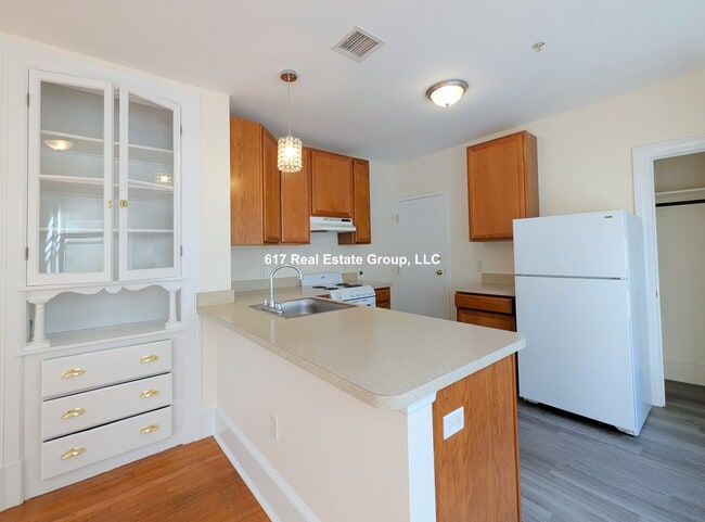 881 Massachusetts Ave in Cambridge, MA - Building Photo - Building Photo