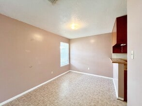 707 Ruth Ct in Navasota, TX - Building Photo - Building Photo