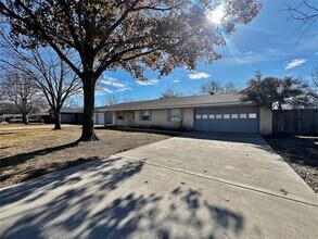 725 Danish Dr in Grand Prairie, TX - Building Photo - Building Photo