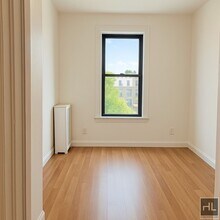 35-25 Crescent St in Queens, NY - Building Photo - Building Photo