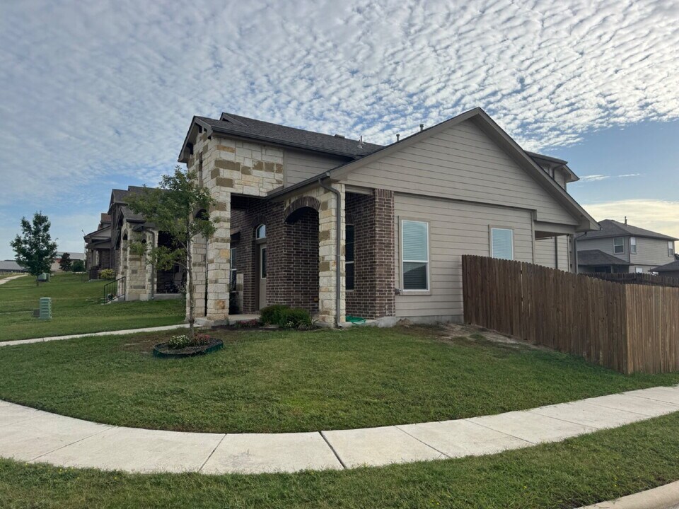 125 Windfield Path in San Marcos, TX - Building Photo