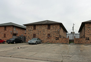 909-911 Dimarco Dr Apartments