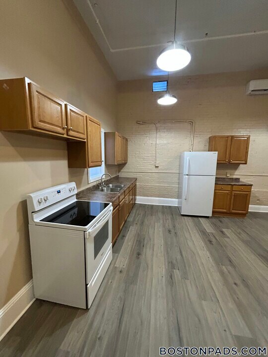 7 N Main St-Unit -406 in Attleboro, MA - Building Photo
