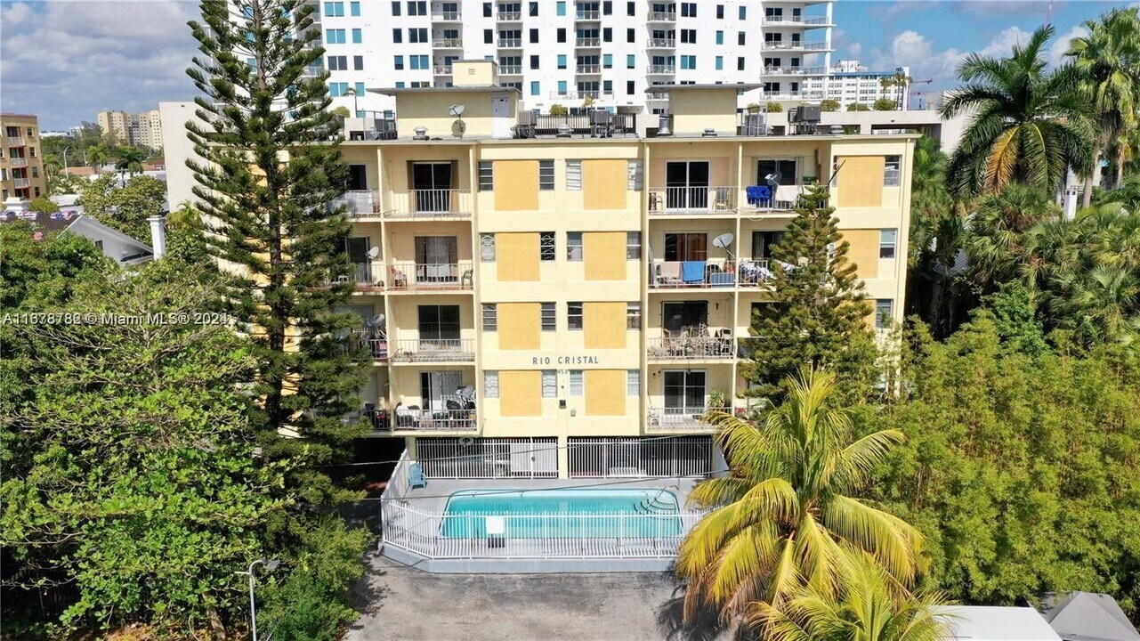 453 SW 2nd St, Unit #301C in Miami, FL - Building Photo