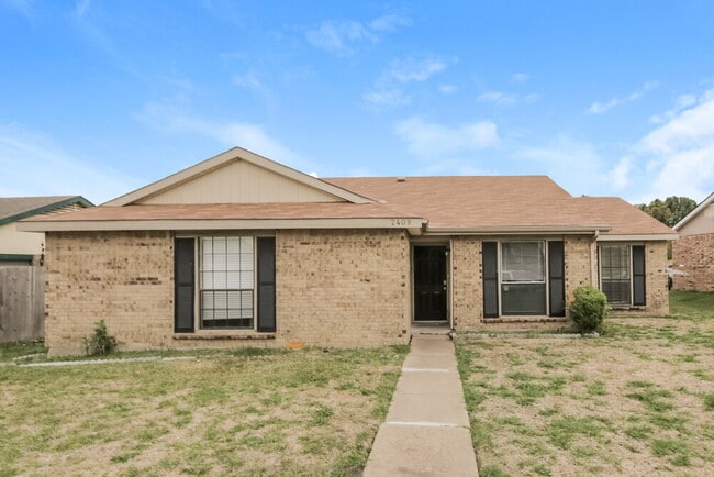 2408 Colonial