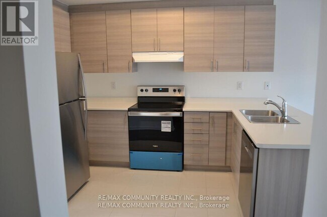 811 Stanstead Path in Oshawa, ON - Building Photo - Building Photo