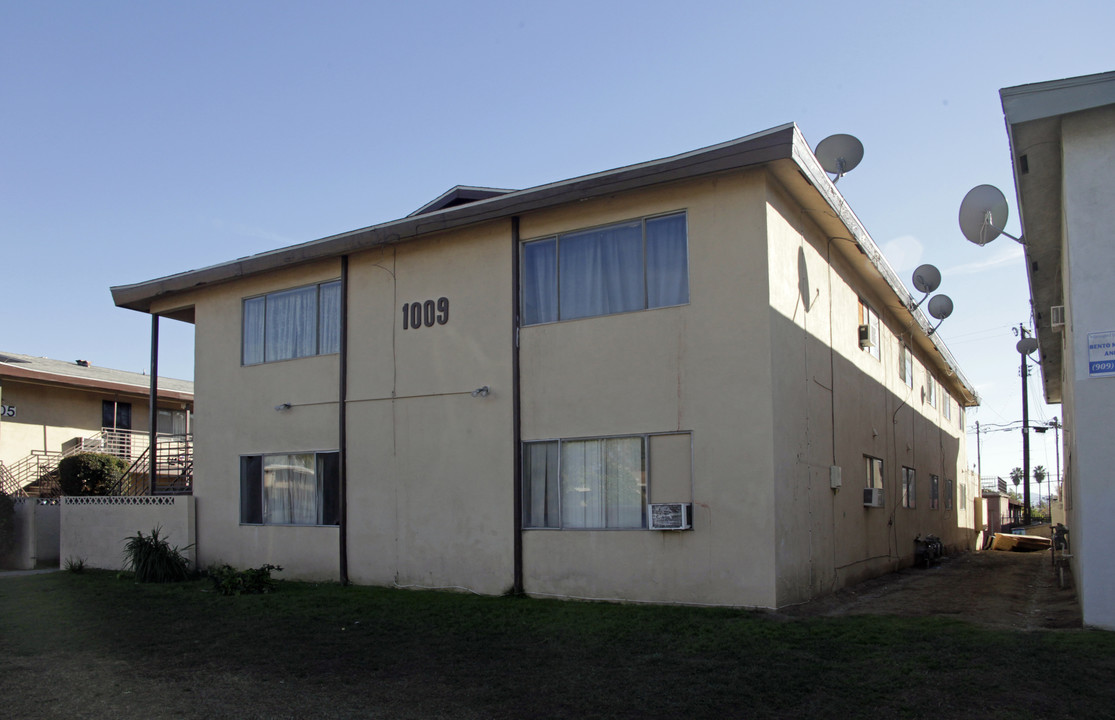 1009 W E St in Ontario, CA - Building Photo