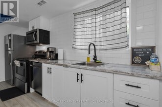 16 Golden Blvd E in Welland, ON - Building Photo - Building Photo