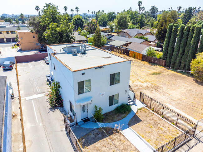 874 E Ladera St in Pasadena, CA - Foto de edificio - Primary Photo