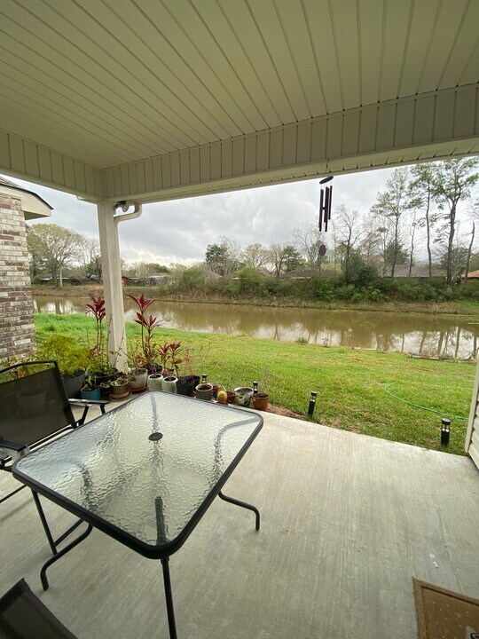 16052 Summer Gdns Ave in Baton Rouge, LA - Building Photo