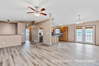 109 McDowell Dr in Box Elder, SD - Foto de edificio - Building Photo