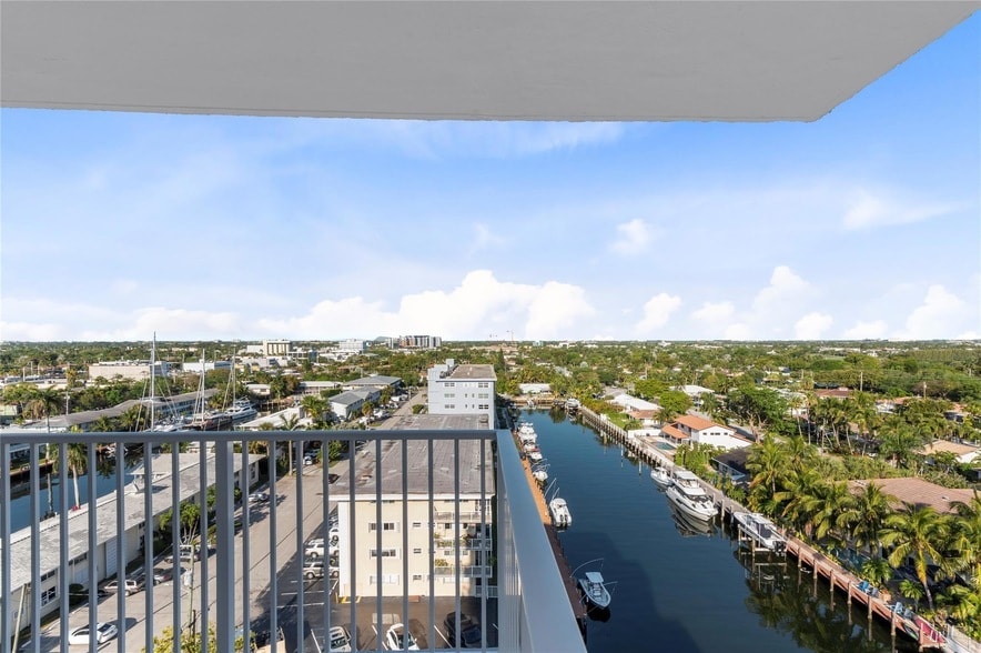 2881 NE 33rd Ct, Unit PH A in Fort Lauderdale, FL - Building Photo