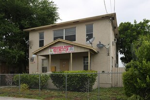 923 8th St in West Palm Beach, FL - Building Photo
