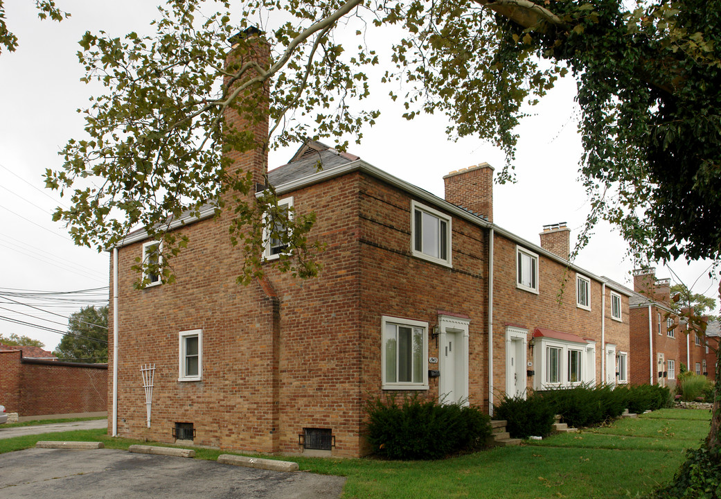 1943-1951 North Star Rd in Columbus, OH - Foto de edificio